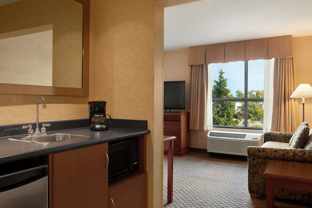 Фото Hampton Inn & Suites by Hilton Langley-Surrey