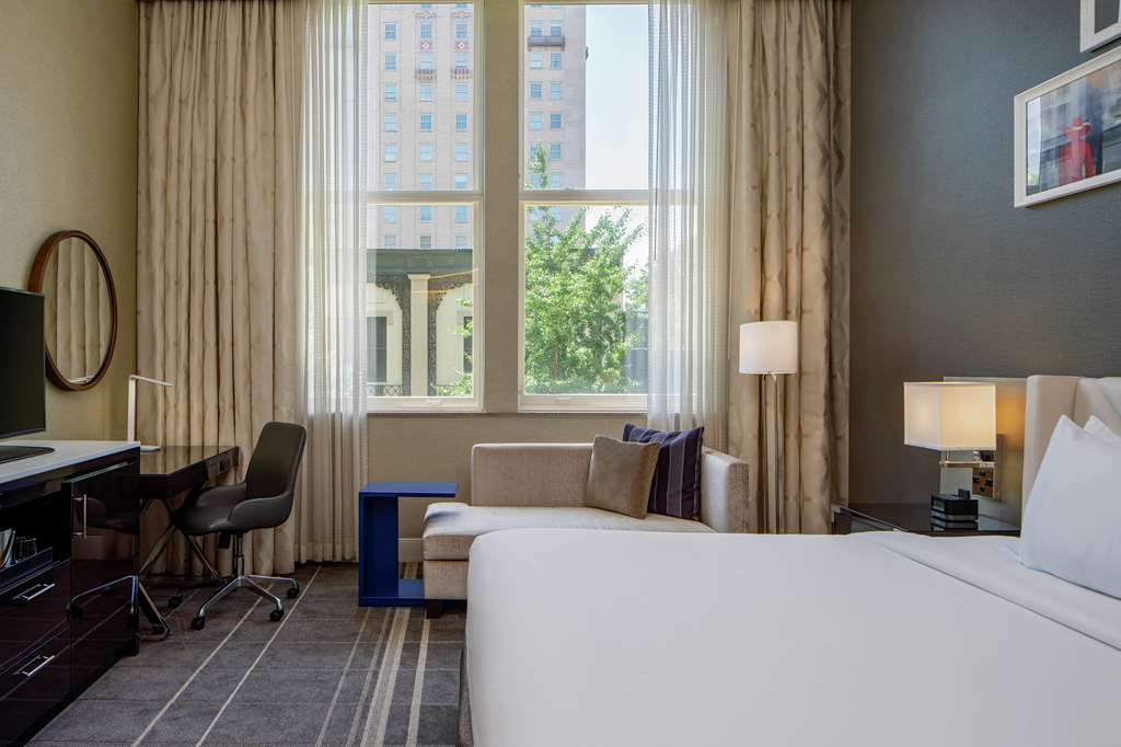 Фото Hilton Richmond Downtown