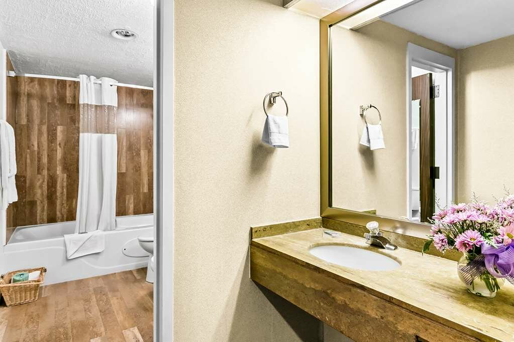 Фото Best Western Downtown Sudbury Centreville