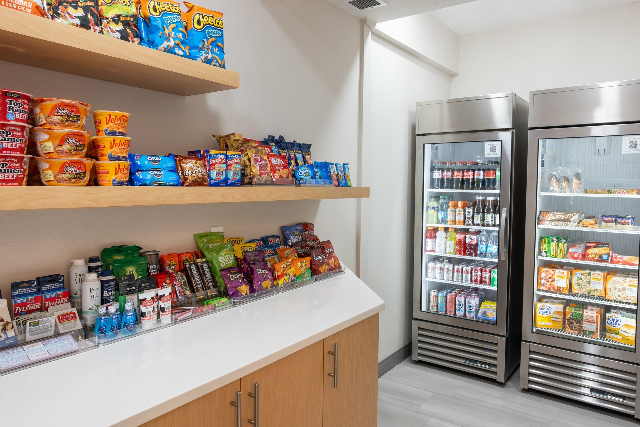 Фото Holiday Inn Express & Suites Wichita Airport, an Ihg Hotel