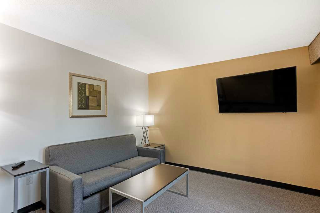 Фото Best Western Plus Reading Inn & Suites