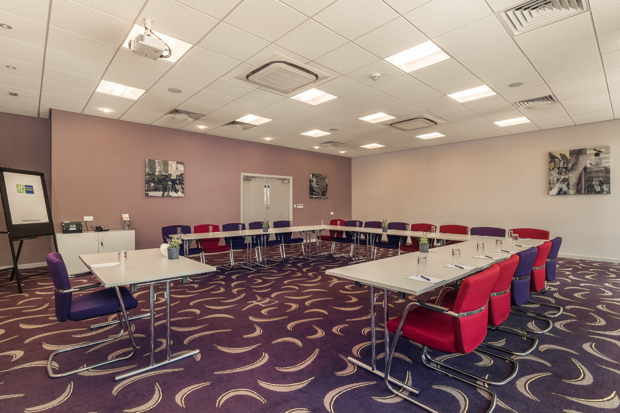 Фото Holiday Inn Express Preston - South, an Ihg Hotel