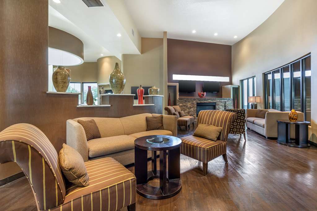 Фото Best Western Plus Lackland Hotel & Suites