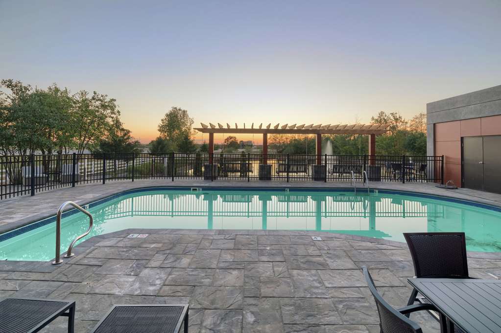 Фото Hampton Inn Louisville - Northeast