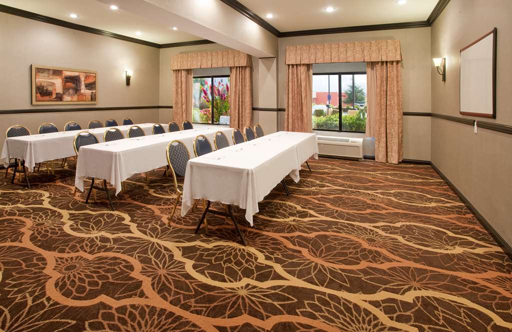 Фото Hampton Inn And Suites Hemet