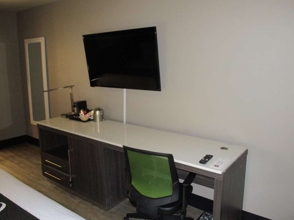 Фото SureStay Plus Hotel by Best Western Point Richmond