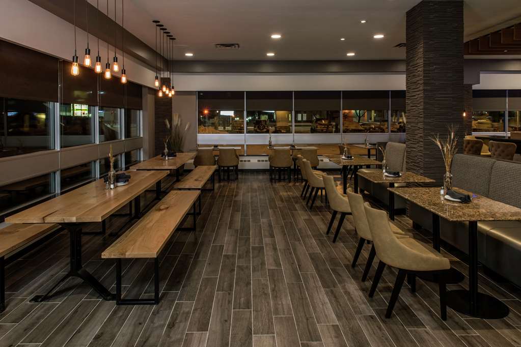 Фото Hilton Winnipeg Airport Suites