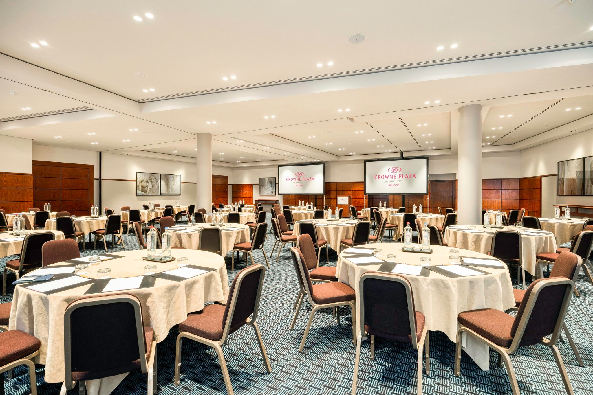Фото Crowne Plaza Bruges