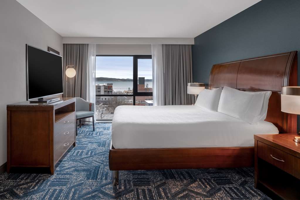 Фото Hilton Garden Inn Burlington Downtown