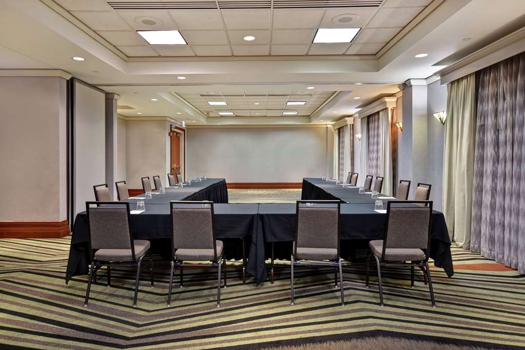 Фото Embassy Suites Little Rock