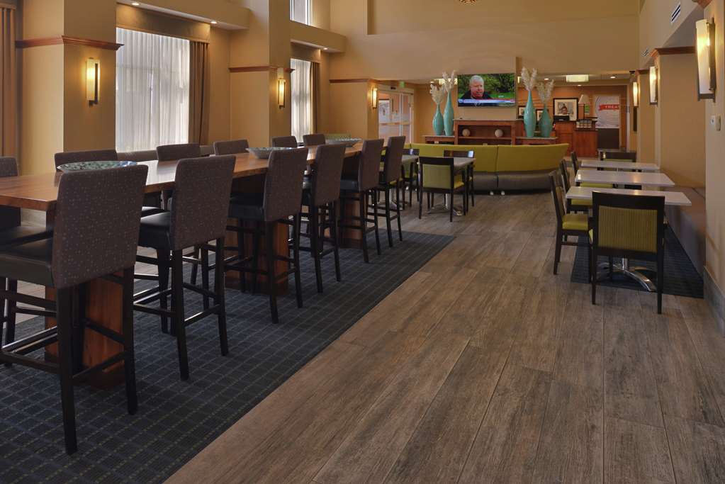 Фото Hampton Inn & Suites Bakersfield North-Airport