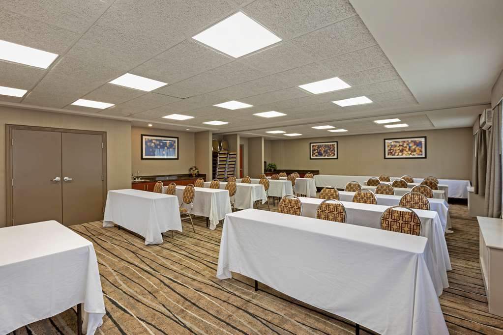 Фото Best Western Plus Burlington Inn & Suites
