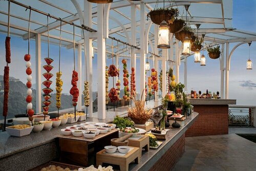 Гостиница Ramada by Wyndham Mussoorie Mall Road в Массури