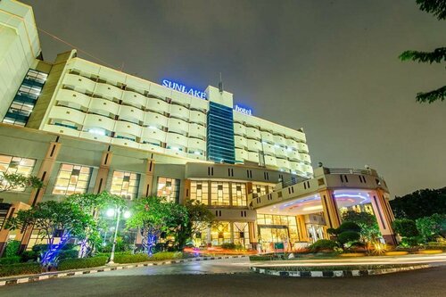 Гостиница Sunlake Waterfront Resort and Convention в Джакарте