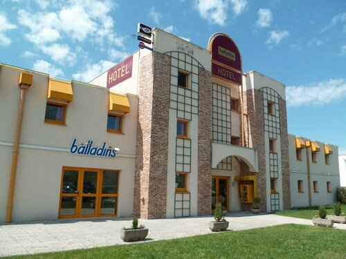 Гостиница Balladins Tours Sud в Шиноне