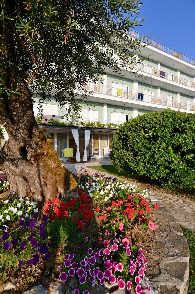 Фото Paloma Blanca Hotel