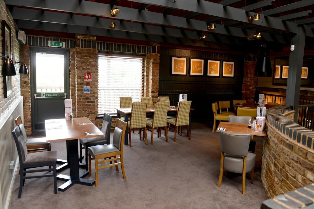 Фото Premier Inn Chessington hotel