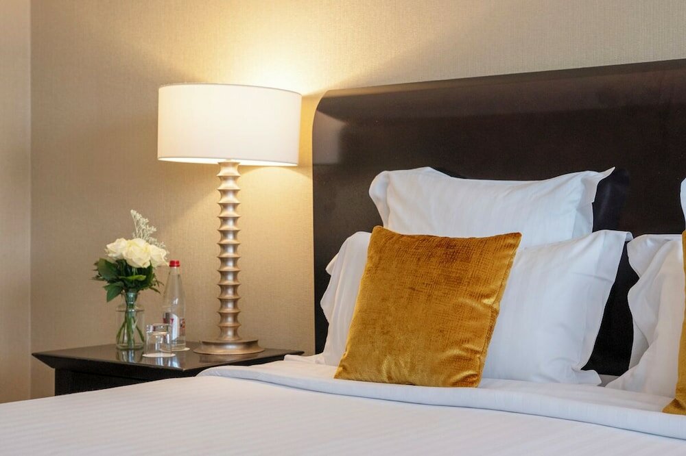 Фото Warwick Paris Champs-Elysees