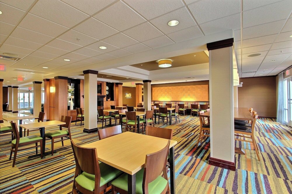 Фото Fairfield Inn & Suites by Marriott Milwaukee Airport