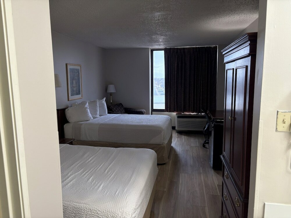 Фото Days Inn by Wyndham Amarillo East