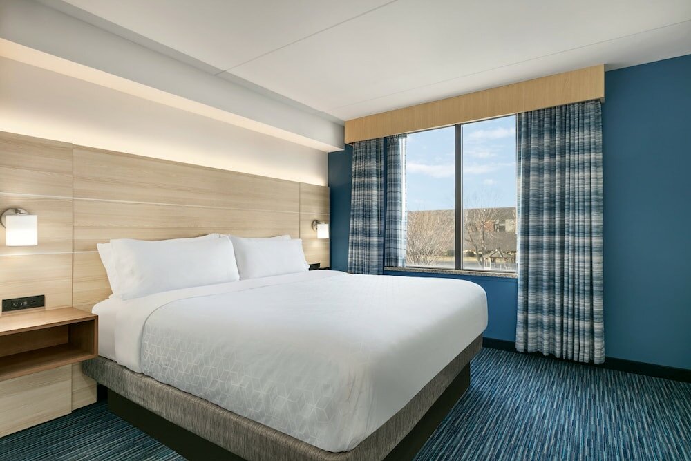Фото Holiday Inn Express Hotel & Suites Norfolk Airport