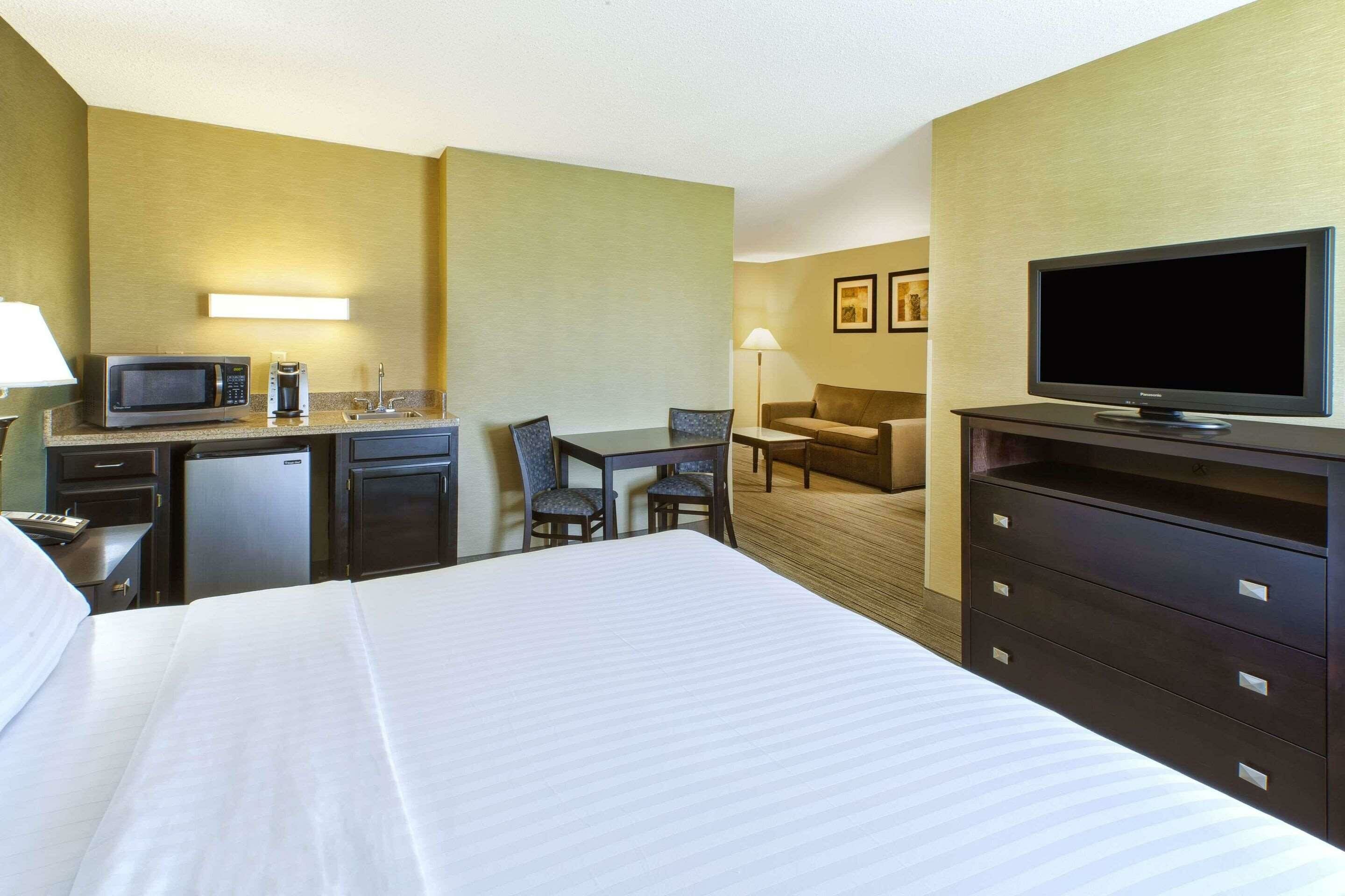 Фото Country Inn & Suites by Radisson, Benton Harbor-St. Joseph, Mi