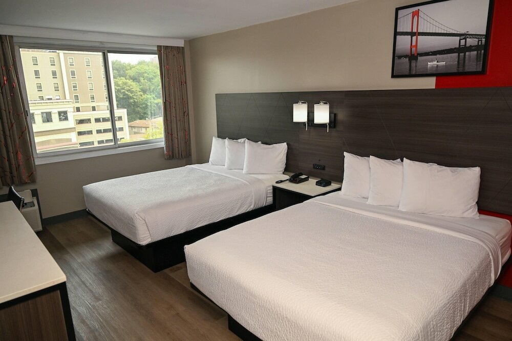 Фото Ramada by Wyndham North Bergen
