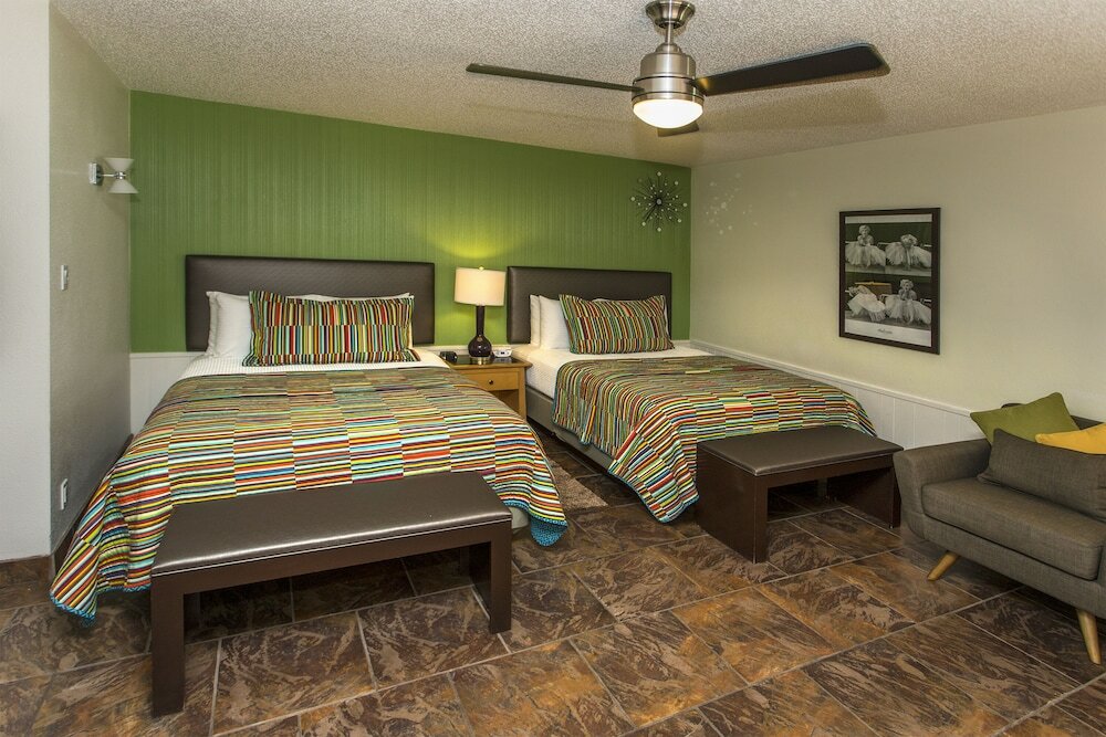Фото Desert Riviera Hotel
