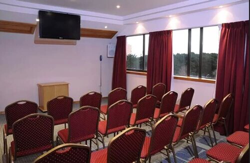 Гостиница Hotel Ñiken Spa And Business Center в Некочеа