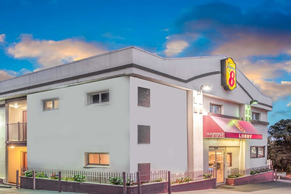 Фото Super 8 by Wyndham North Bergen NJ NYC Area