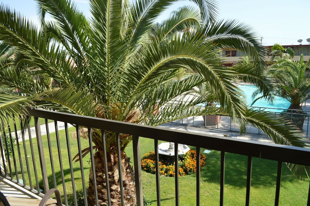 Фото Ontario Airport Inn
