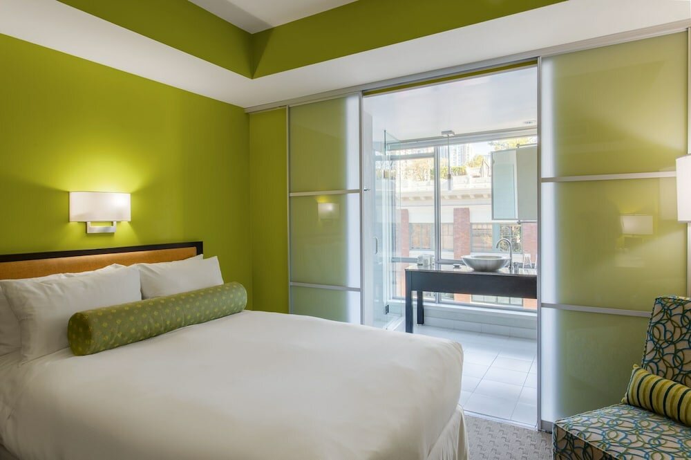 Фото Opus Vancouver