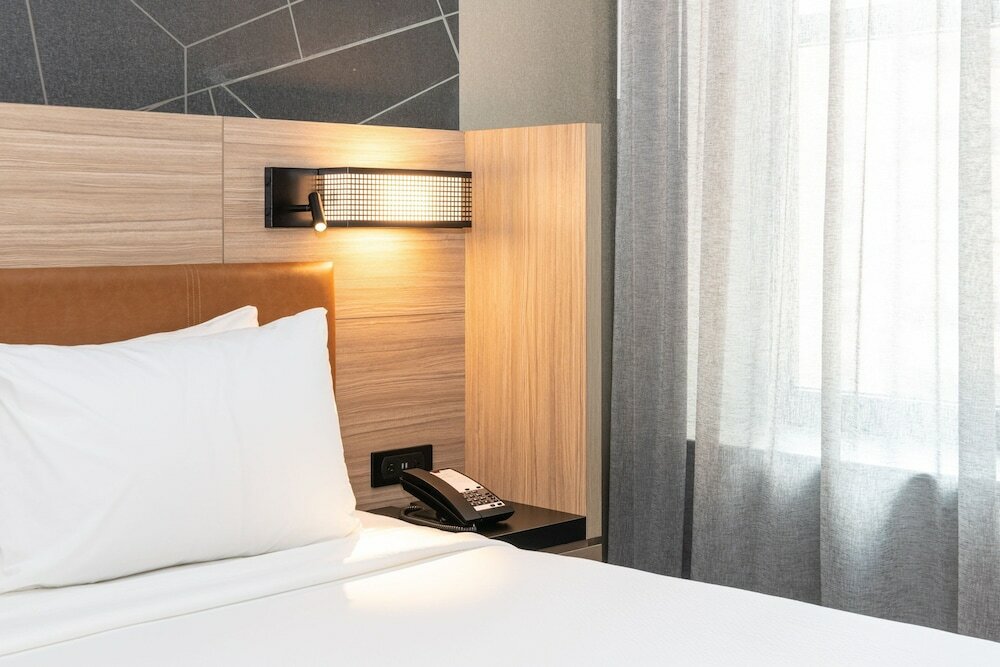 Фото SpringHill Suites by Marriott Baltimore Downtown Convention Center Area