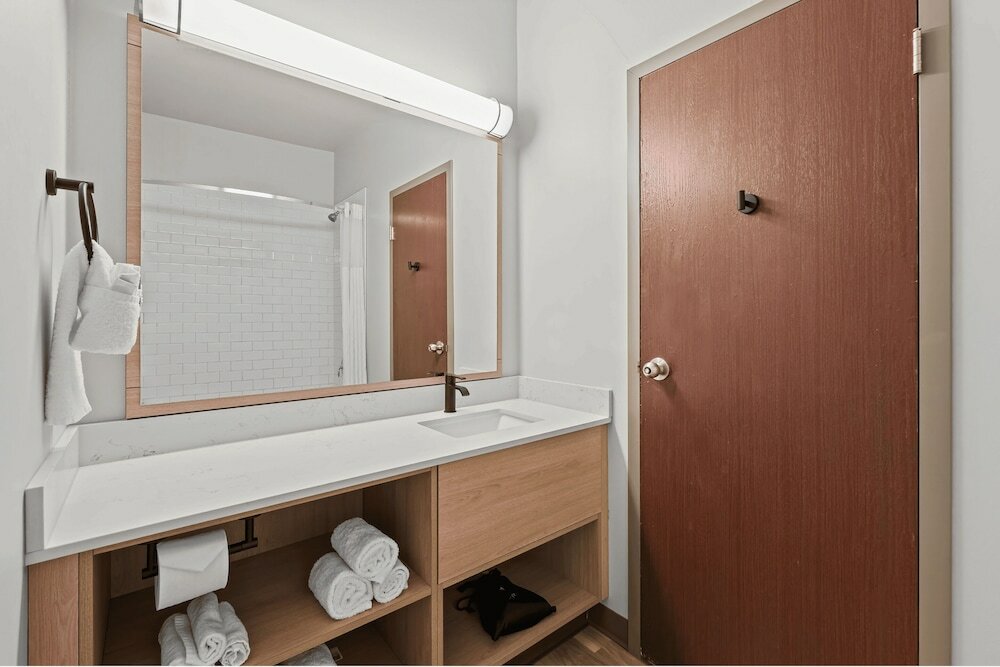 Фото Home Inn and Suites Regina Airport