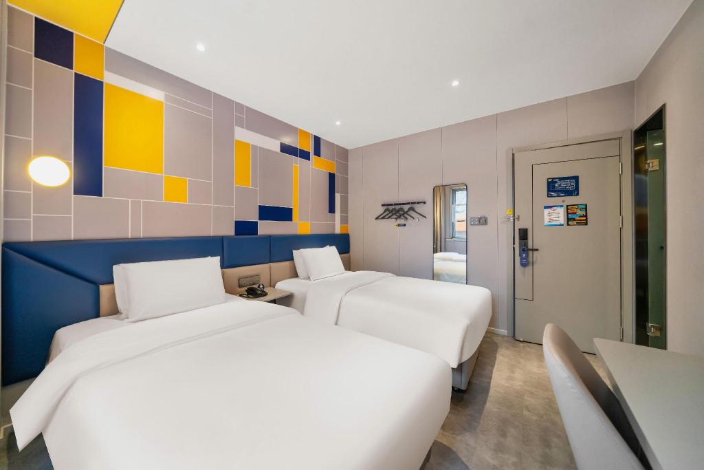 Фото 7Days Inn Shanghai LuJiaZui ShiMao Riviera GaRoaden