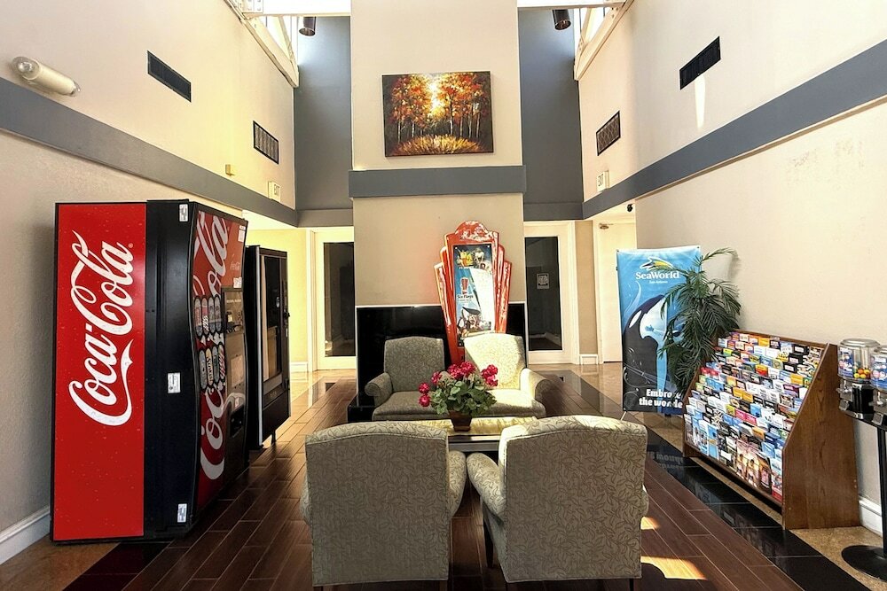 Фото Homegate Studios & Suites San Antonio Fiesta Park