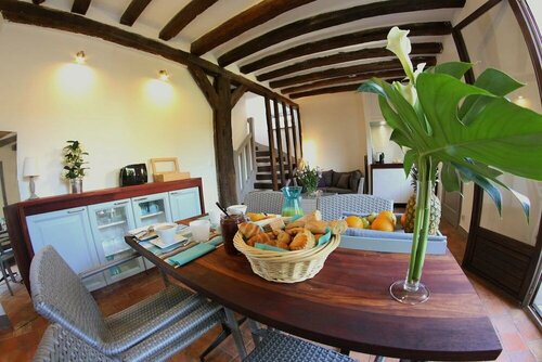 Гостиница Du Côté De Chez Jos в Нантере