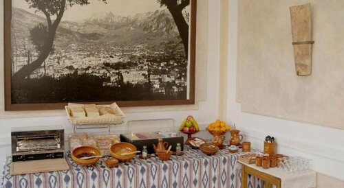 Гостиница Hostal Nadal в Сольере