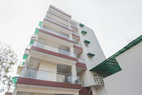 Гостиница Hotel Green Apple 1 by Oyo Rooms в Уттар-Прадеш