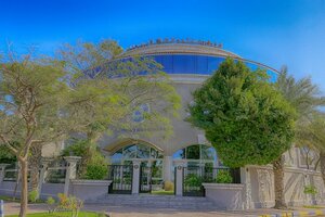 отель Sharjah Premiere Hotel & Resort