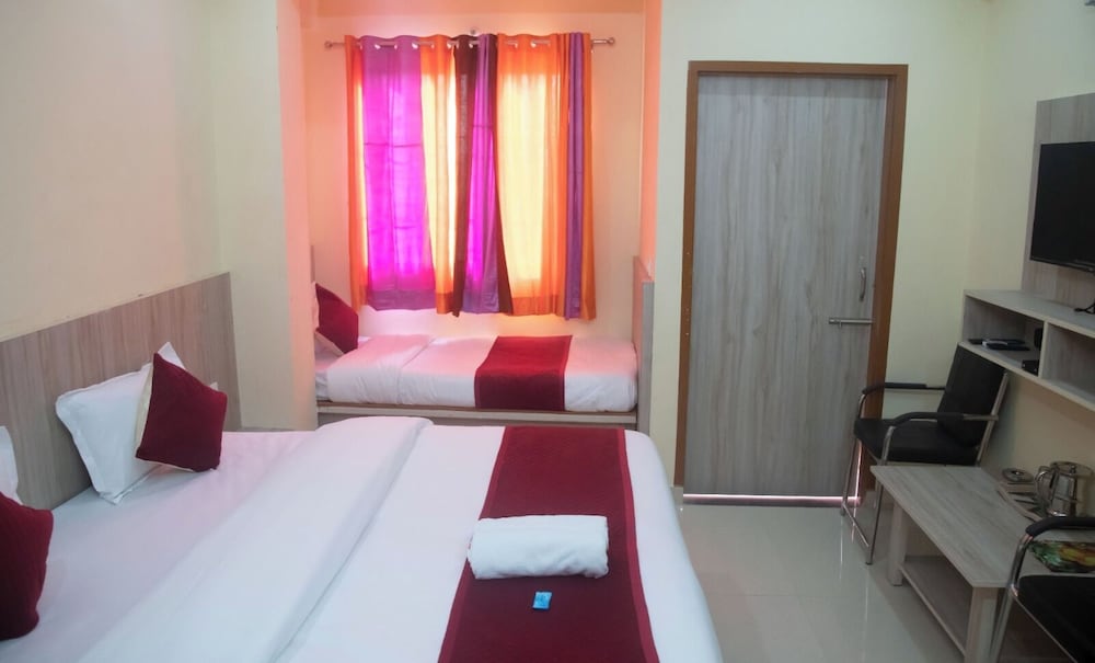 Фото Hotel Thikana Palace