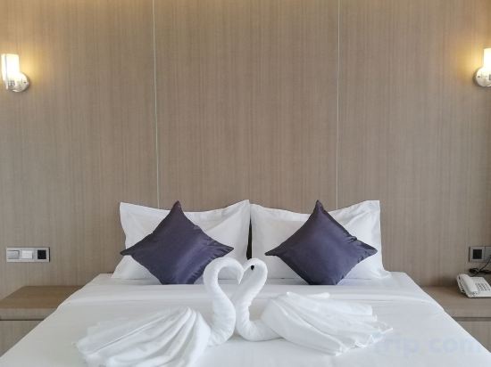 Фото 8 Mile Hotel