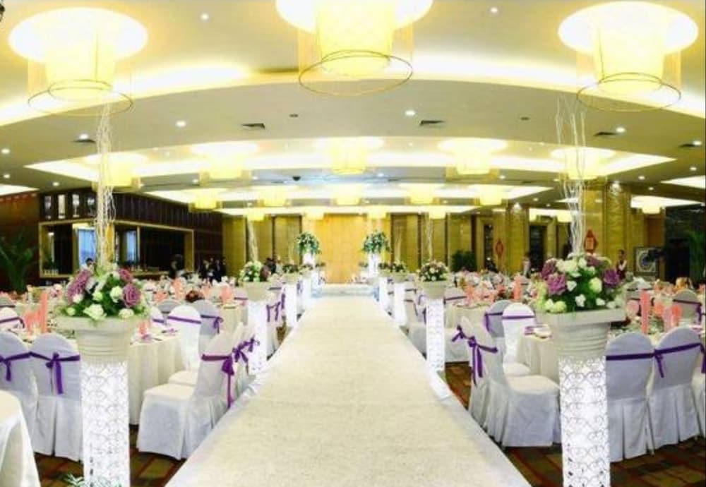 Фото Vaya International Hotel