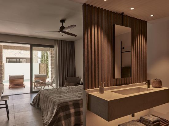 Фото Theros All Suite Hotel - Adults Only