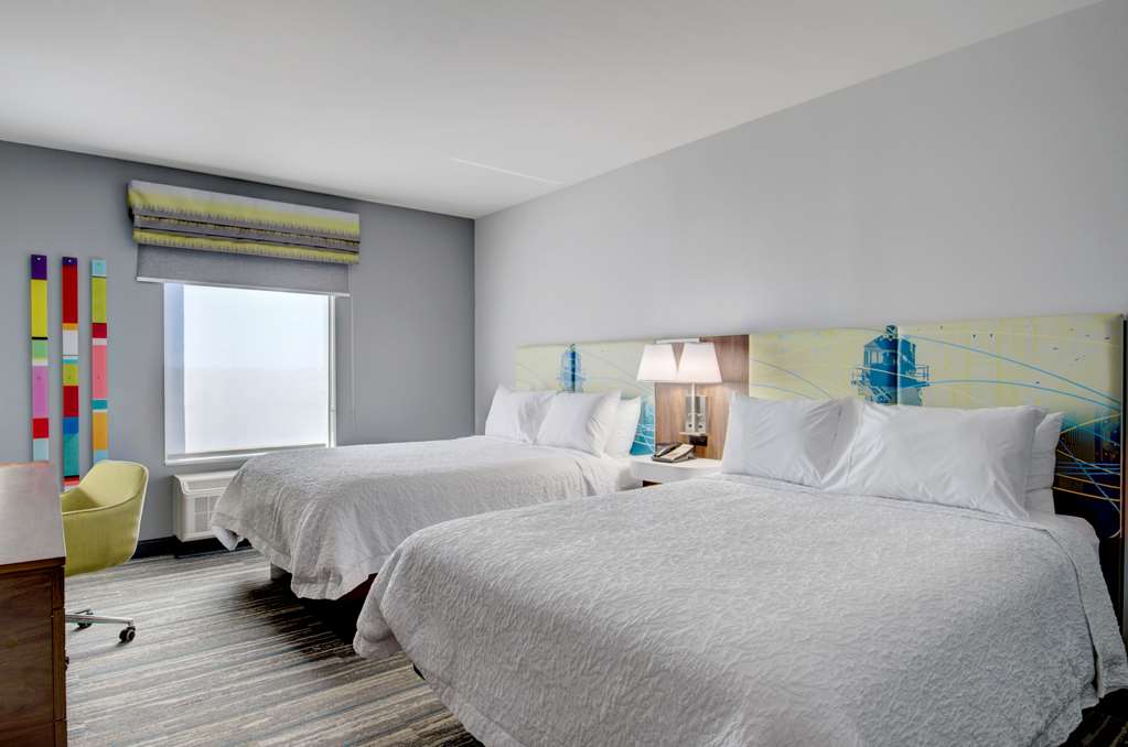 Фото Hampton Inn & Suites Portland West