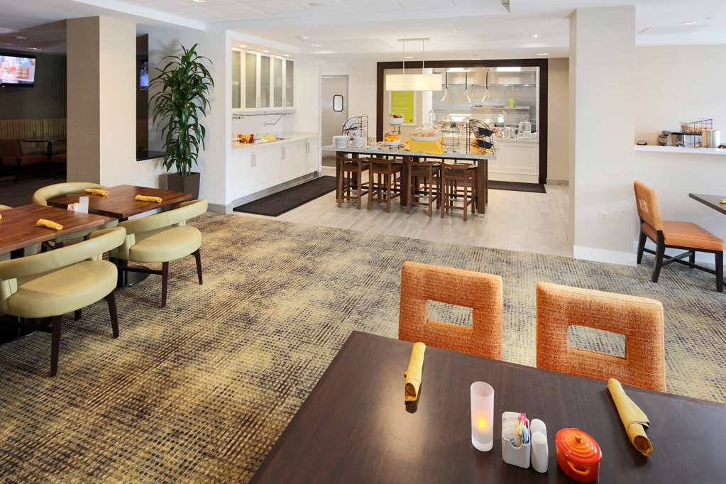 Фото Hilton Garden Inn Reagan National Airport