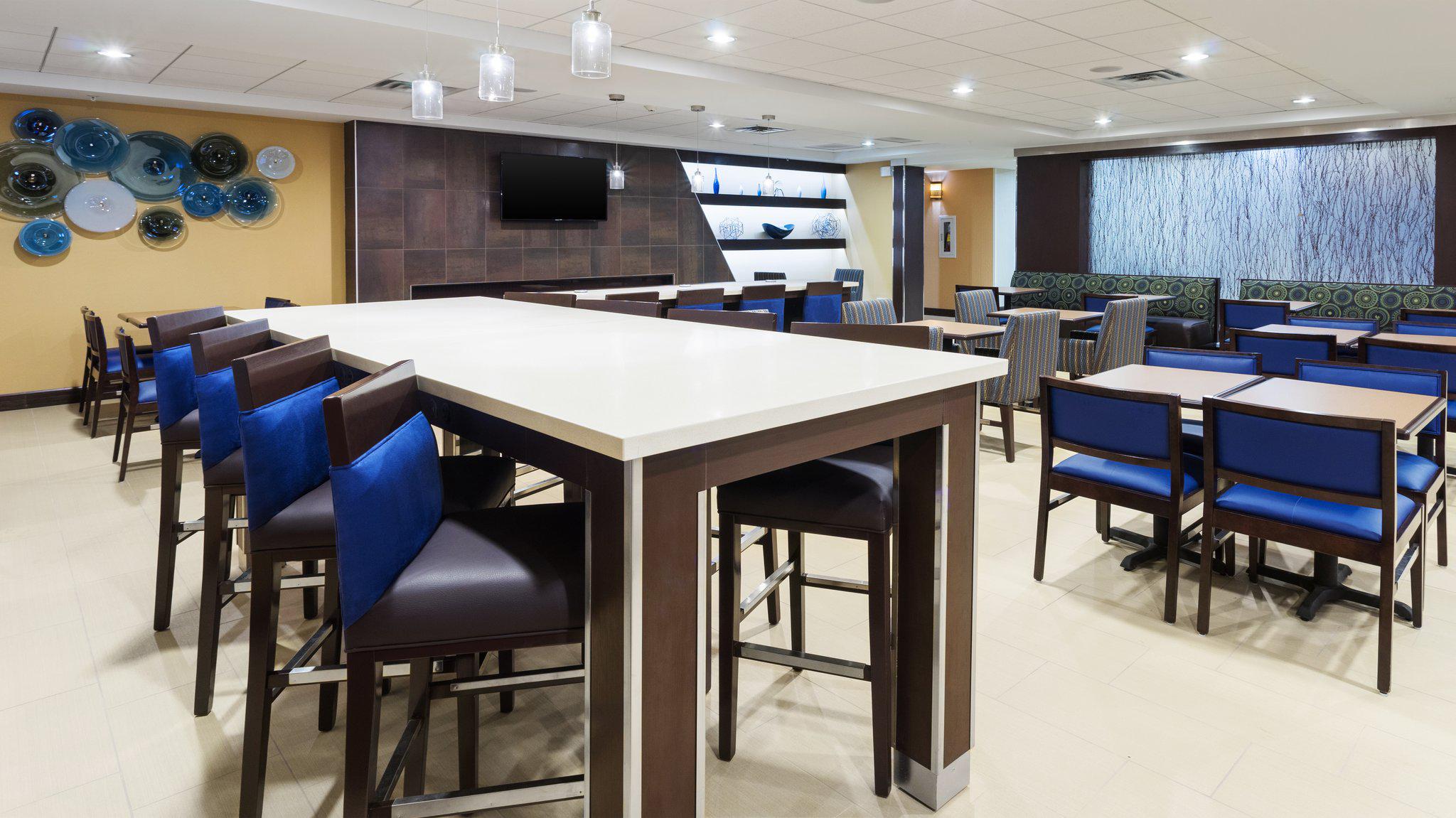 Фото Holiday Inn Express & Suites Midland Loop 250, an Ihg Hotel