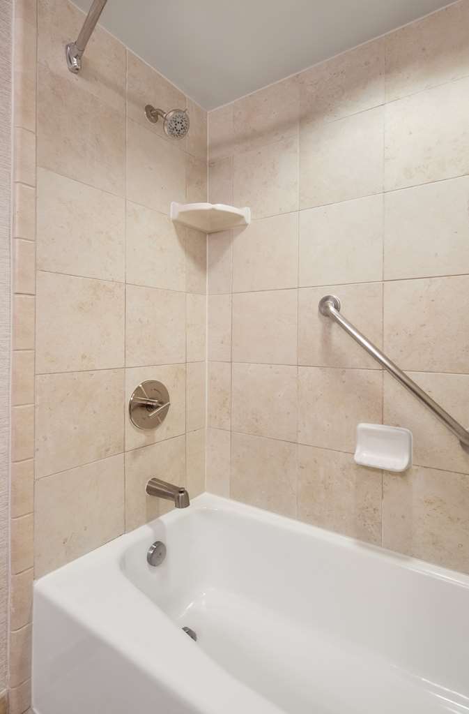 Фото Embassy Suites by Hilton Austin Central