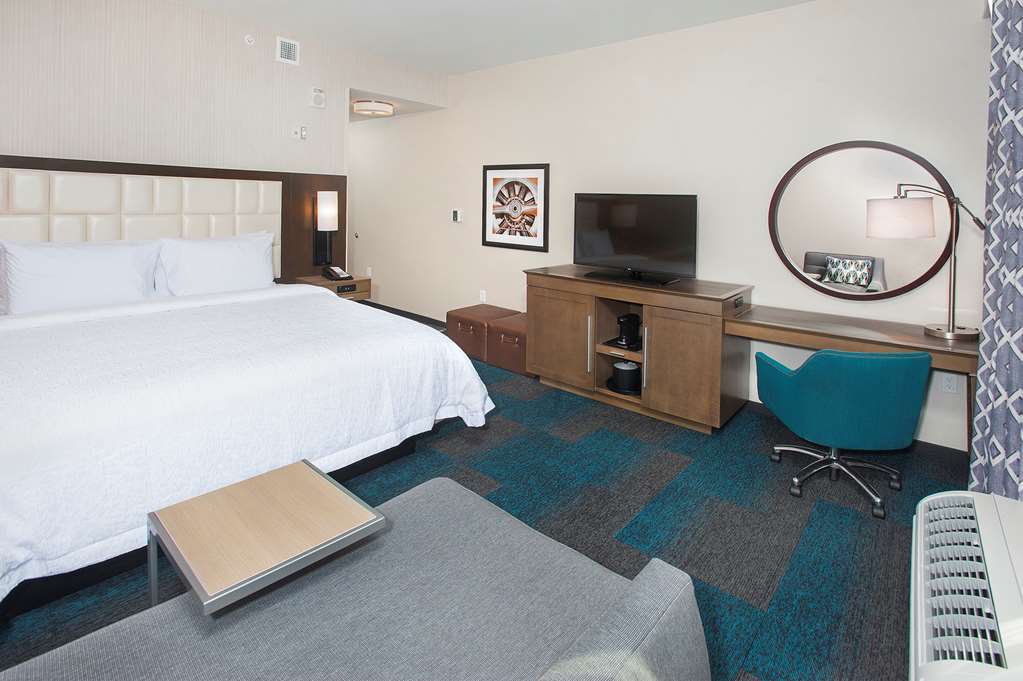 Фото Hampton Inn & Suites Lax El Segundo