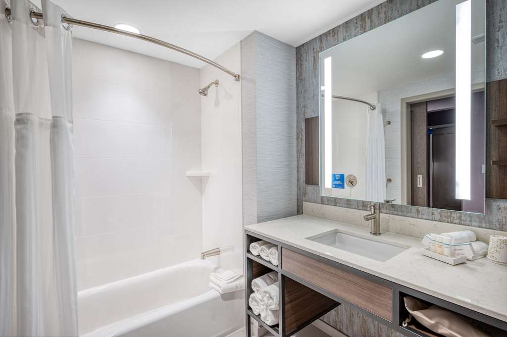 Фото Hilton Garden Inn Boston Logan Airport